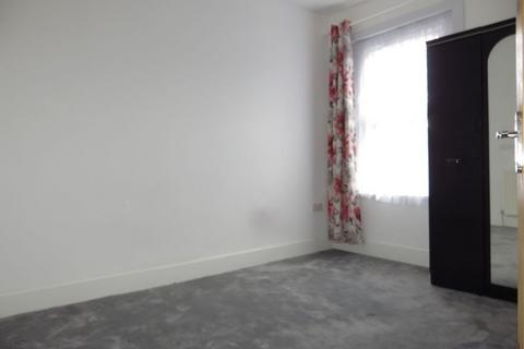 35b Park Grove, London, E15 3QT