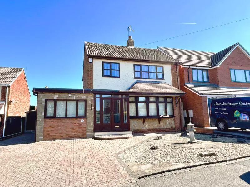 Hillside, Brownhills, Walsall WS8 7AF 4 bed detached house - £250,000