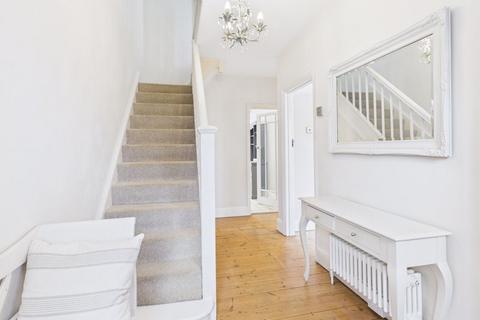 24 Bloomfield Grove, Bath, BA2 2BZ