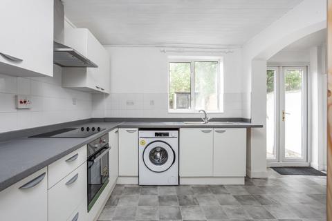 2 bedroom terraced house to rent, Dundee Road