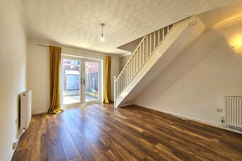 2 bedroom semi-detached house to rent, Jordans Way, Gloucester