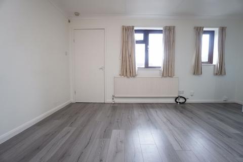 34 Cairnside, High Wycombe, HP13 7SB
