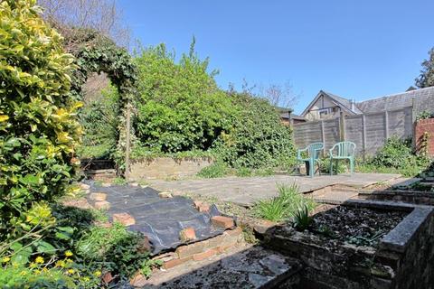 6 Milton Fields, Chalfont St Giles, HP8 4ER