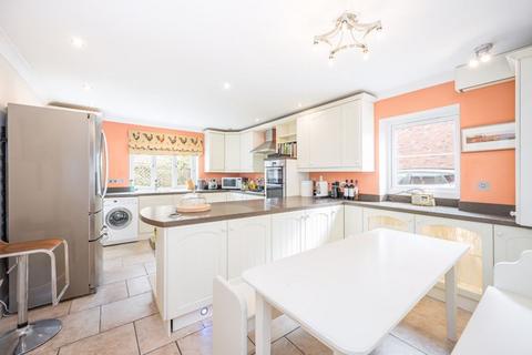 6 Chapel Close, Raglan, Usk, NP15 2EW