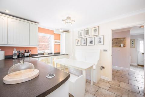 6 Chapel Close, Raglan, Usk, NP15 2EW