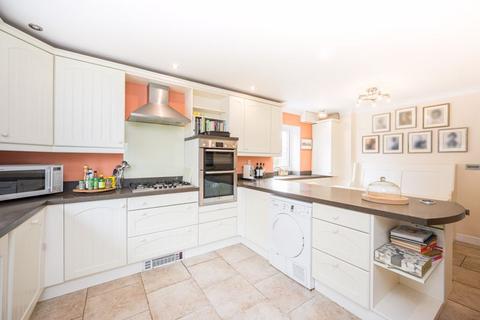 6 Chapel Close, Raglan, Usk, NP15 2EW