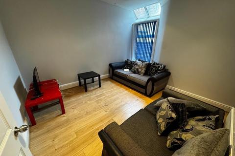 4 bedroom terraced house to rent, Richmond Road, Fallowfield, Manchester, M14 6YW