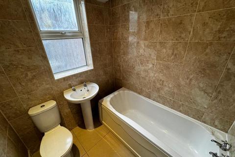 4 bedroom terraced house to rent, Richmond Road, Fallowfield, Manchester, M14 6YW