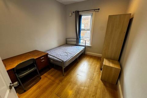 4 bedroom terraced house to rent, Richmond Road, Fallowfield, Manchester, M14 6YW
