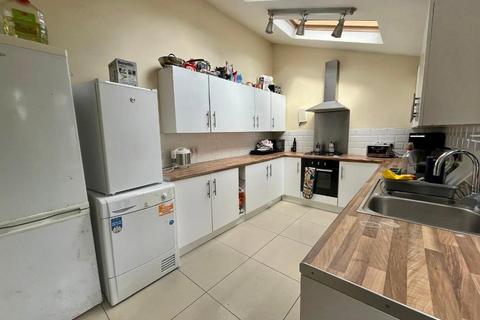 5 bedroom terraced house to rent, Whitby Road, Fallowfield, Manchester, M14 6QH