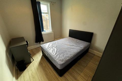 5 bedroom terraced house to rent, Richmond Road, Fallowfield, Manchester, M14 6YW