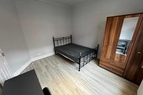 5 bedroom terraced house to rent, Richmond Road, Fallowfield, Manchester, M14 6YW