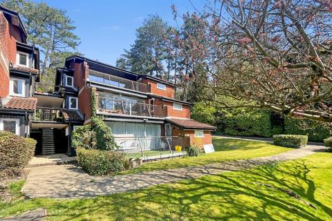 3 bedroom apartment for sale, Succombs Hill, Warlingham, Surrey, CR6 9JQ