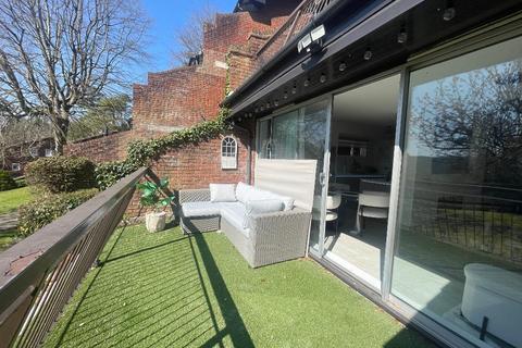 3 bedroom apartment for sale, Succombs Hill, Warlingham, Surrey, CR6 9JQ