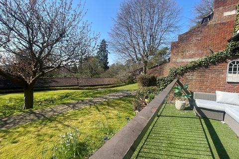3 bedroom apartment for sale, Succombs Hill, Warlingham, Surrey, CR6 9JQ