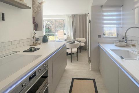 3 bedroom apartment for sale, Succombs Hill, Warlingham, Surrey, CR6 9JQ
