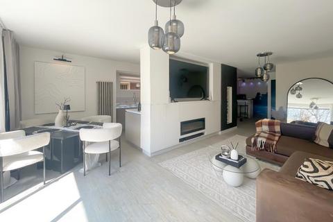 3 bedroom apartment for sale, Succombs Hill, Warlingham, Surrey, CR6 9JQ