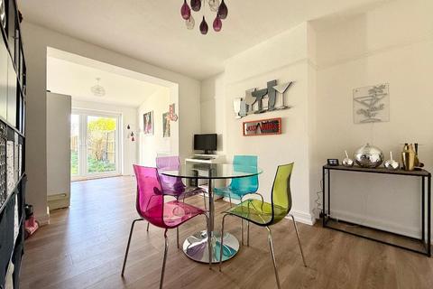 3 bedroom semi-detached house for sale, Barton Road, Luton, Bedfordshire, LU3 2BE