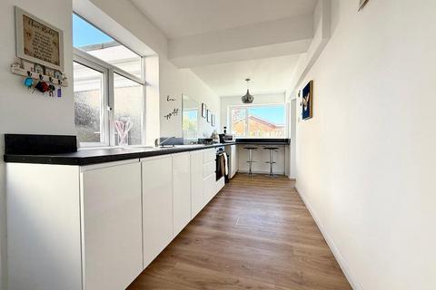 3 bedroom semi-detached house for sale, Barton Road, Luton, Bedfordshire, LU3 2BE