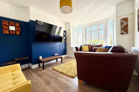 3 bedroom semi-detached house for sale, Barton Road, New Bedford Road Area, Luton, Bedfordshire, LU3 2BE