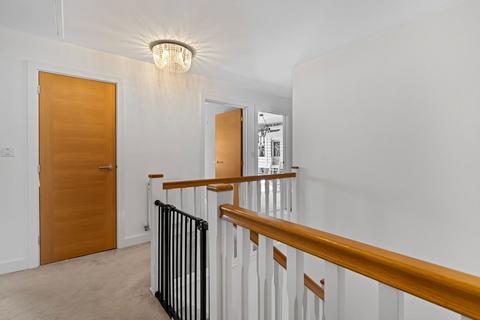 22 Barleyfields Avenue, Bishops Cleeve, Cheltenham, GL52 8FL