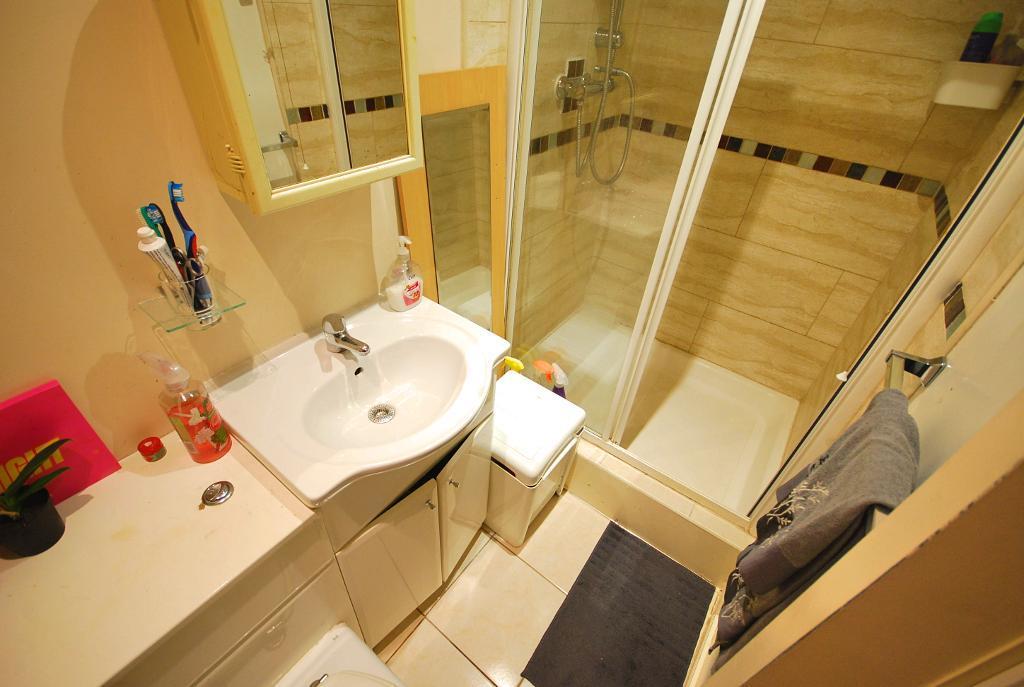 En-Suite Shower &amp; W/C