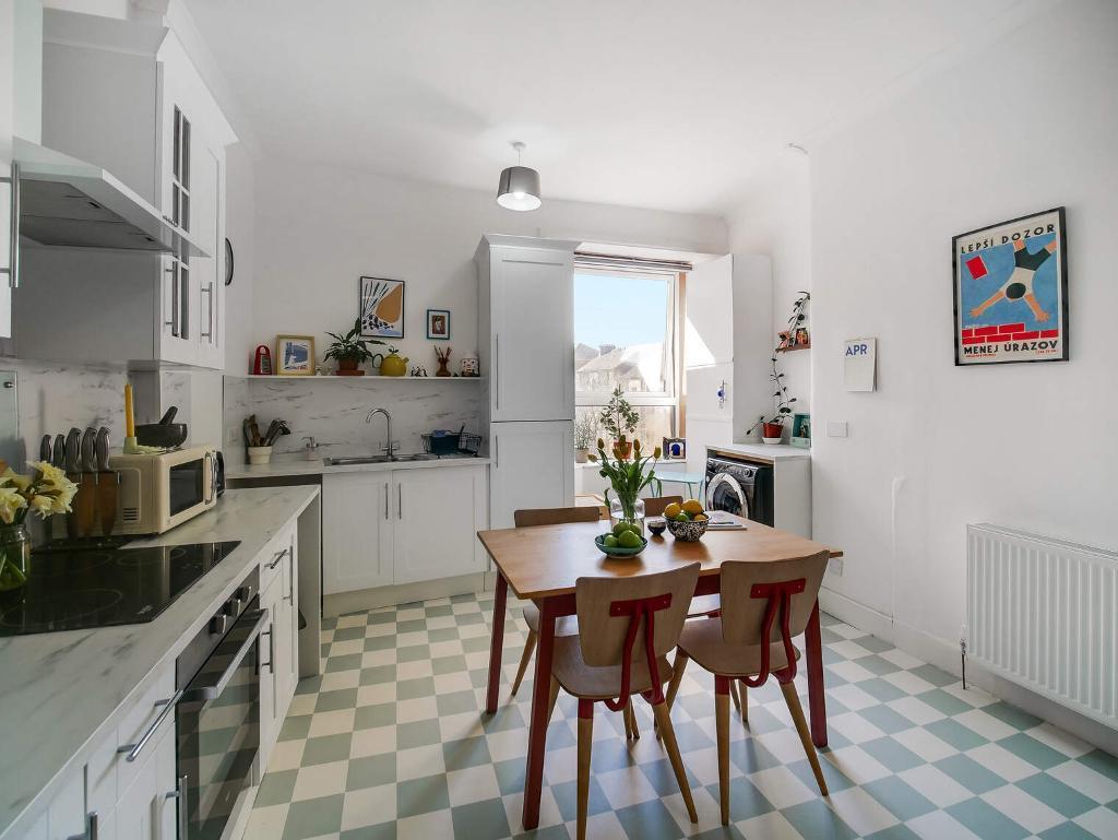 Breakfasting Kitchen