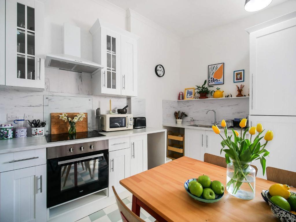 Breakfasting Kitchen