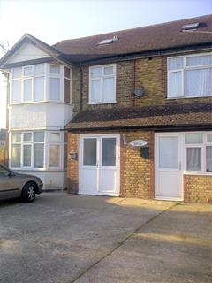 Studio to rent, Feltham TW14