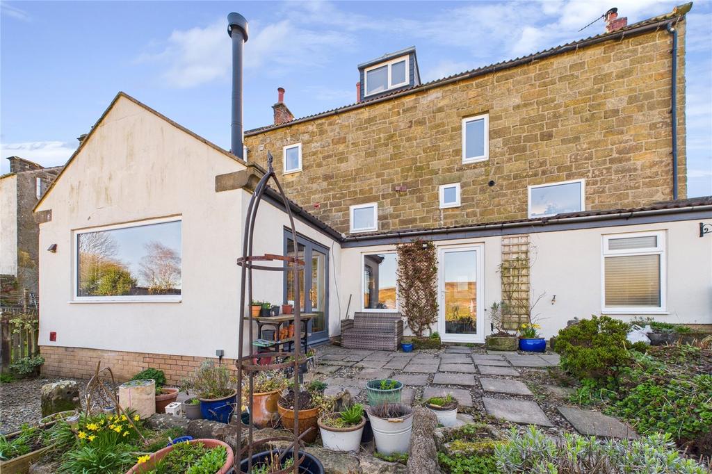 High Street, Castleton 4 bed end of terrace house - £395,000