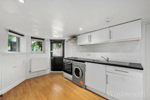 House to rent, Waller Road, London SE14