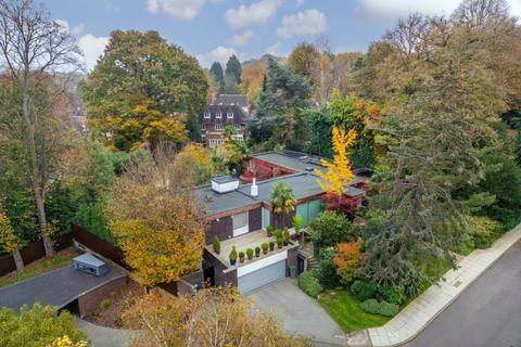 undefined, Spaniards End, London NW3