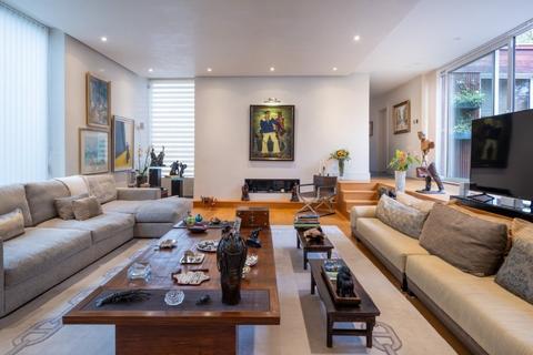 undefined, Spaniards End, London NW3