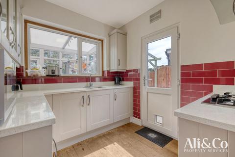 32 Fairway, Grays, RM16 2AD