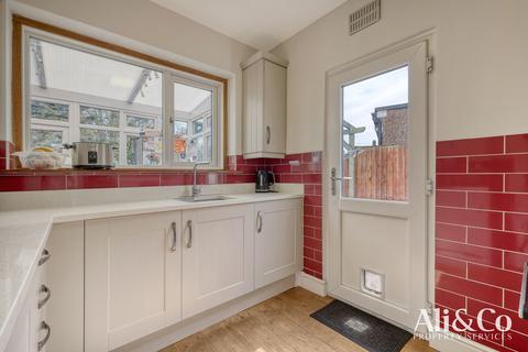 32 Fairway, Grays, RM16 2AD