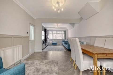 32 Fairway, Grays, RM16 2AD