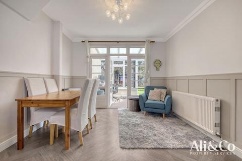 32 Fairway, Grays, RM16 2AD