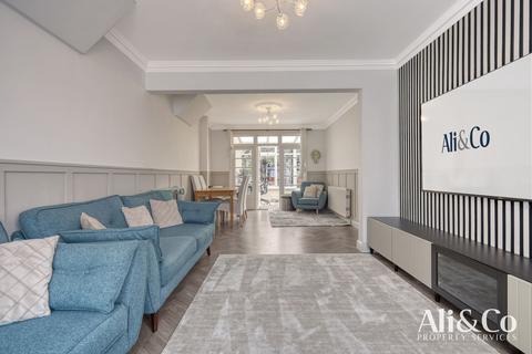 32 Fairway, Grays, RM16 2AD