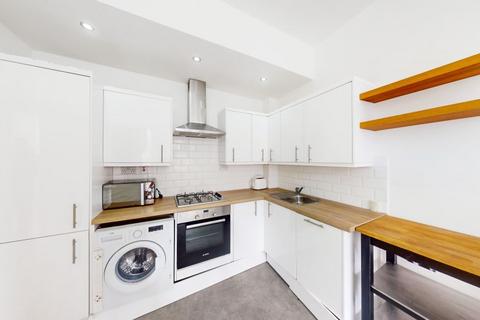 2 bedroom flat to rent, NW2