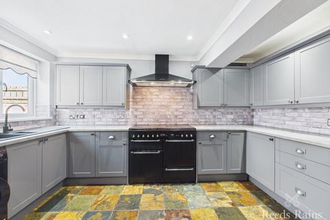 3 bedroom end of terrace house for sale, Main Road, Hull HU11