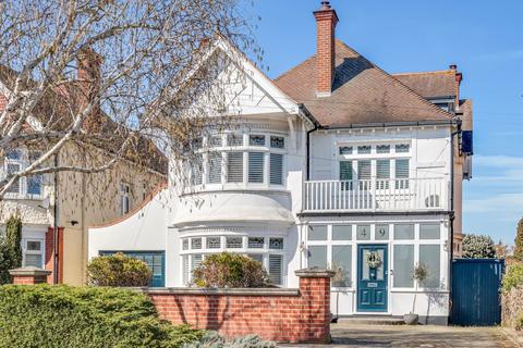 The Broadway, Thorpe Bay SS1