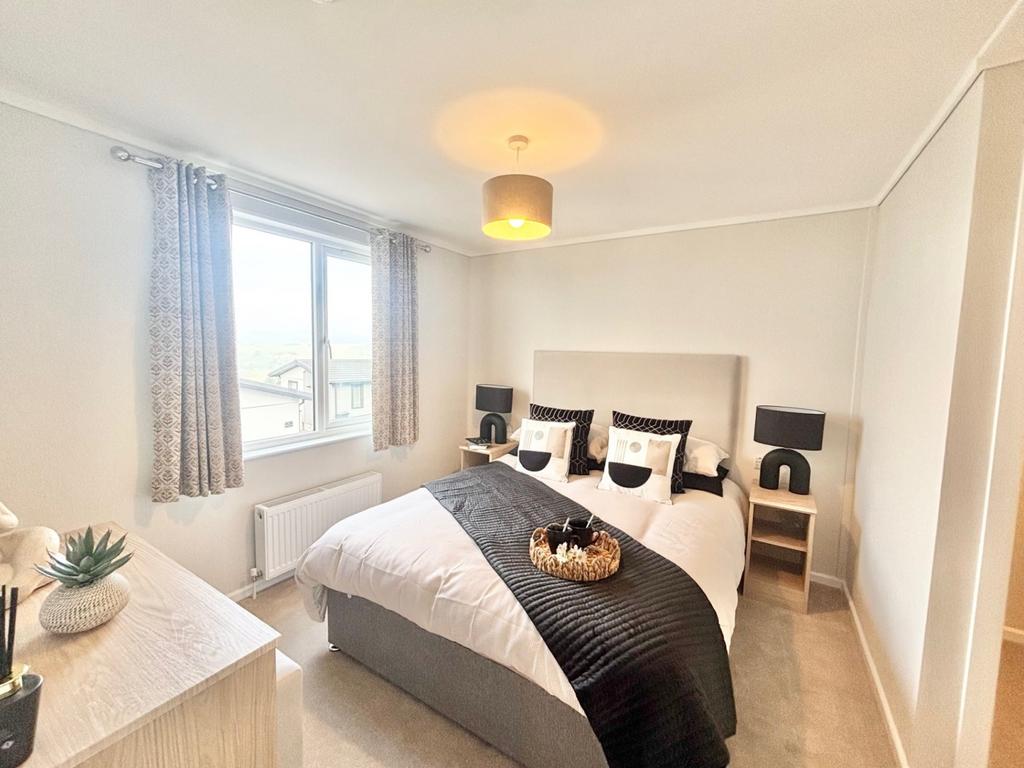 Ladstone bedroom 1