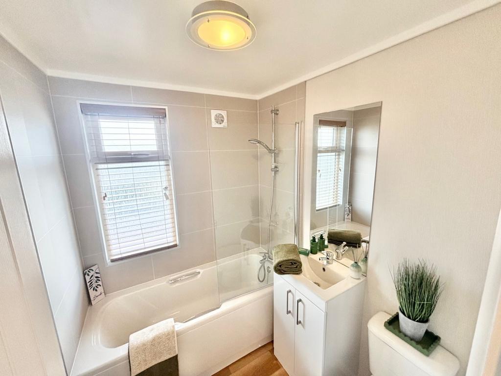 Ladstone bathroom