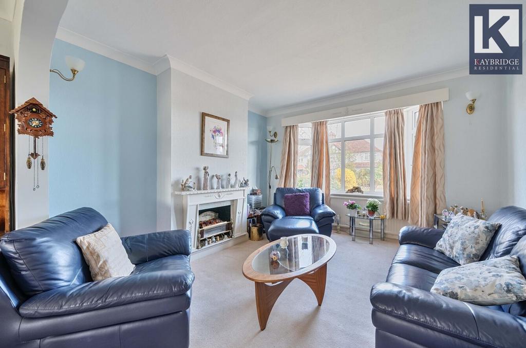 Walsingham Gardens, KT19 0 LS