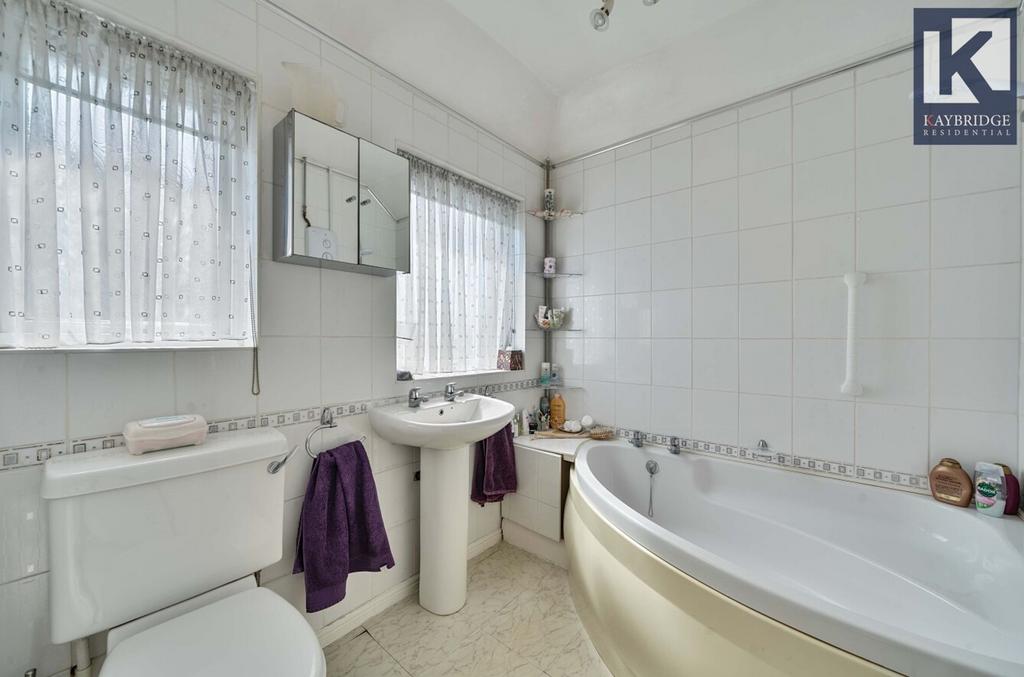 Walsingham Gardens, KT19 0 LS
