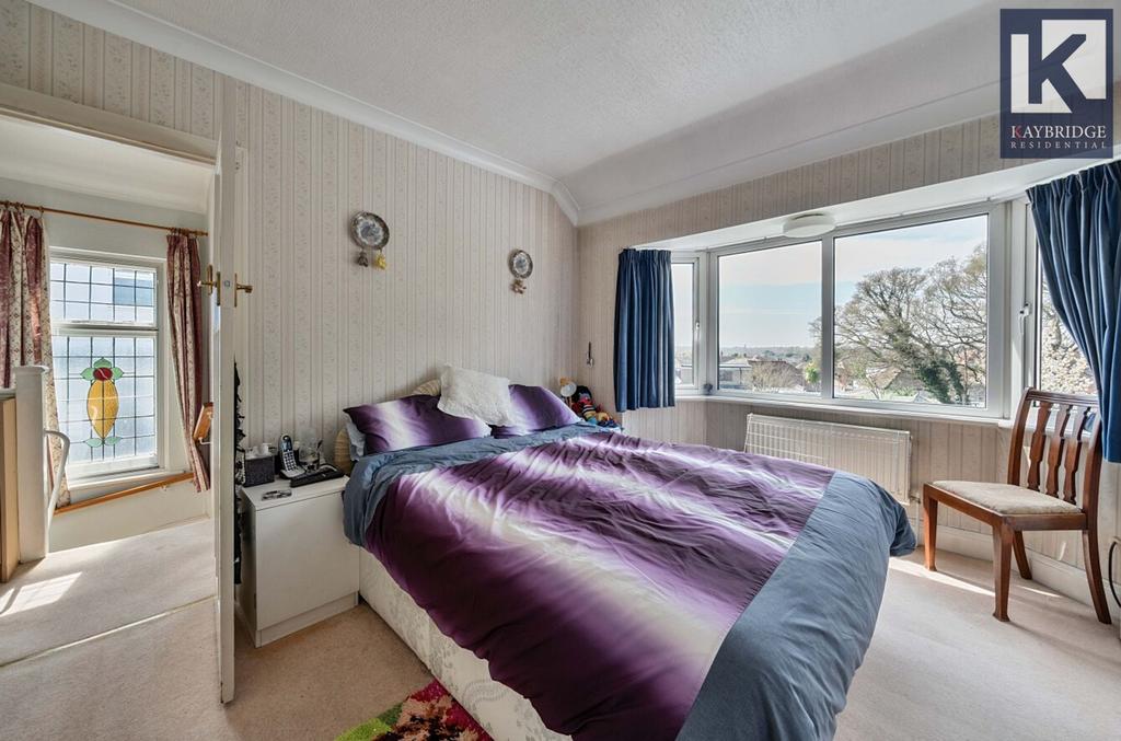 Walsingham Gardens, KT19 0 LS