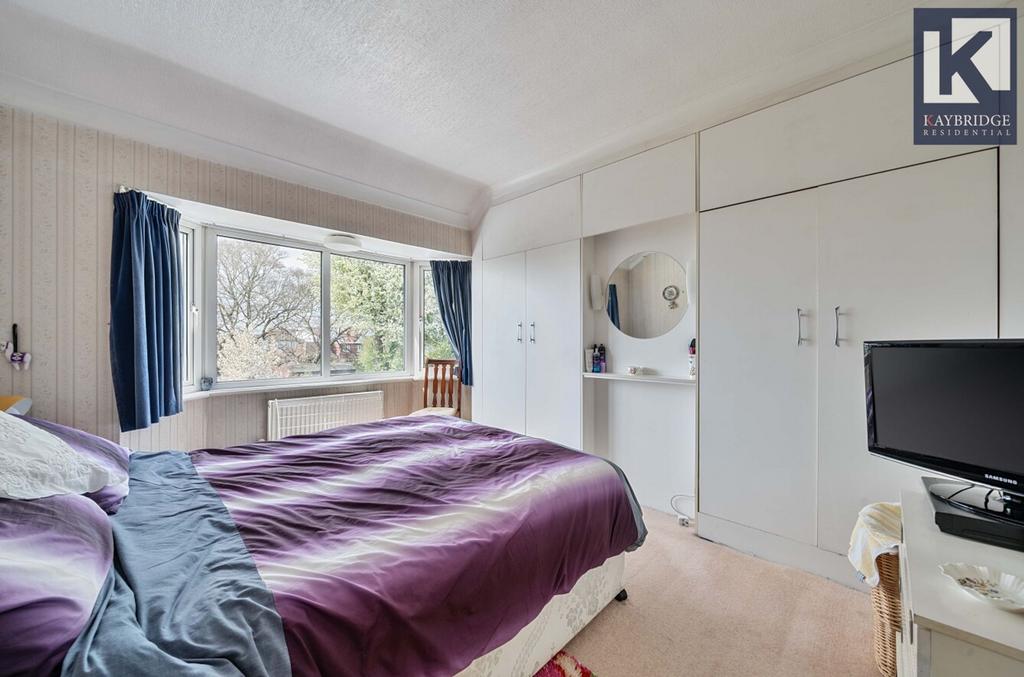 Walsingham Gardens, KT19 0 LS