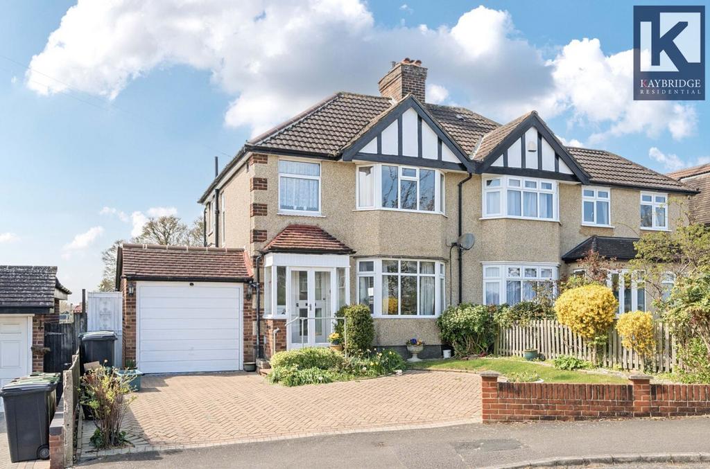 Walsingham Gardens, KT19 0 LS