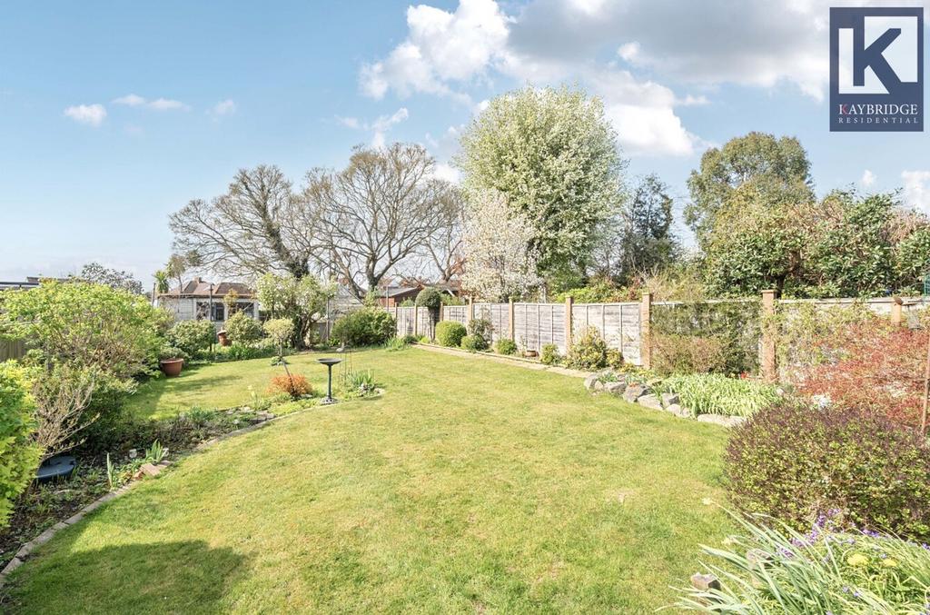 Walsingham Gardens, KT19 0 LS