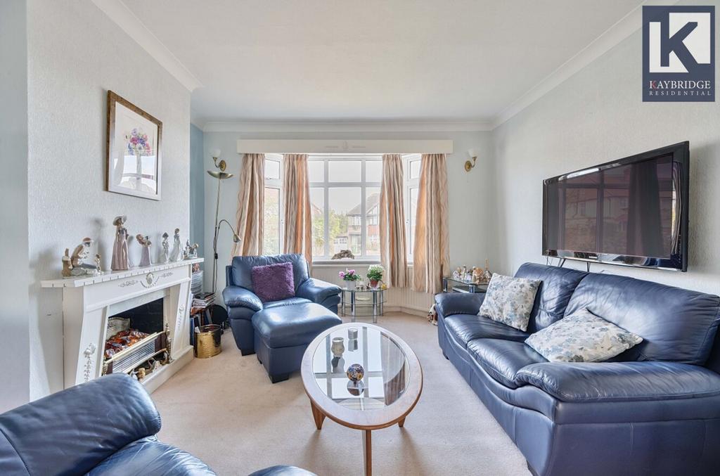 Walsingham Gardens, KT19 0 LS